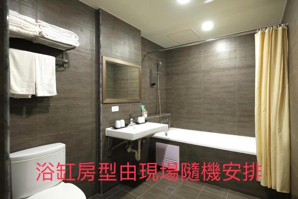 M Hotel Kaohsiung Luaran gambar